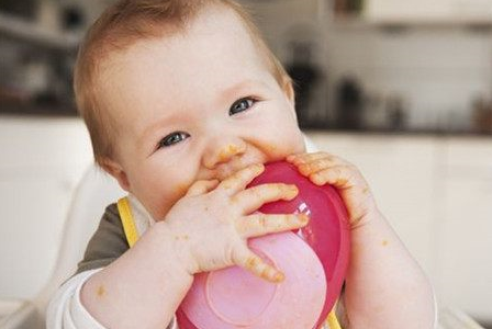 苹果六什么版好:八个月的宝宝吃什么好？是六个月后宝宝辅食添加的又一关键
