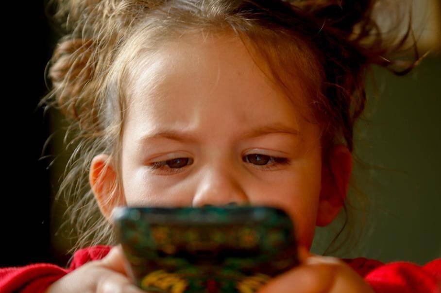 乐视手机怎么样:心自由教育集团怎么样？9岁小孩喜欢玩手机怎么办